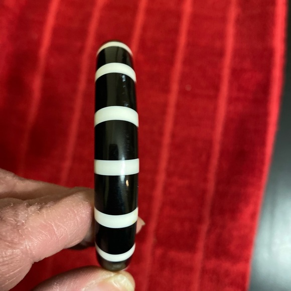 🐝 2/$10 Three lucite bracelets - Picture 5 of 8